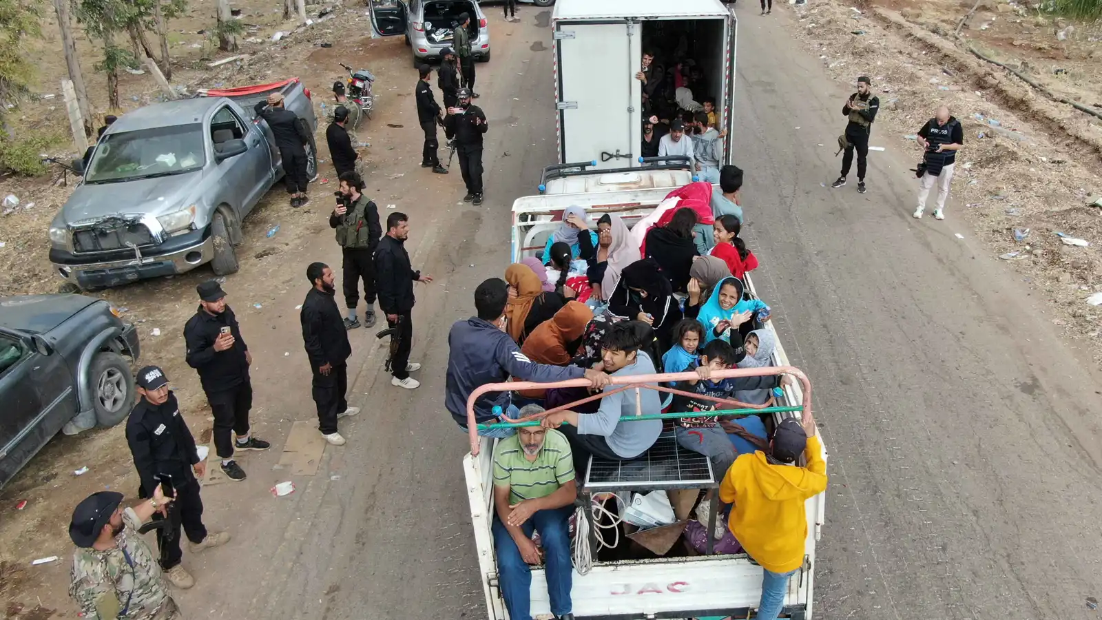 سوريا.. إجلاء عشرات العائلات ورعايا أجانب من السويداء