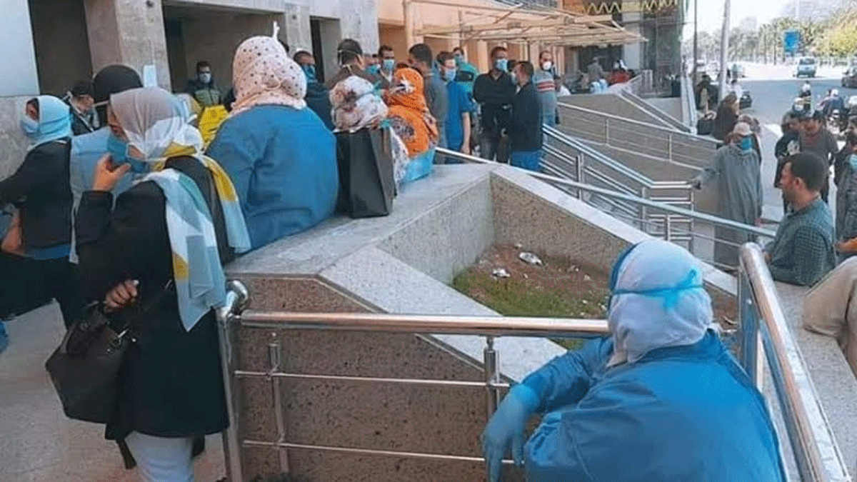 بعد تسجيل 17 إصابة بـ"كورونا".. وقفة احتجاجية لكوادر معهد الأورام المصري للمطالبة بمسح طبي