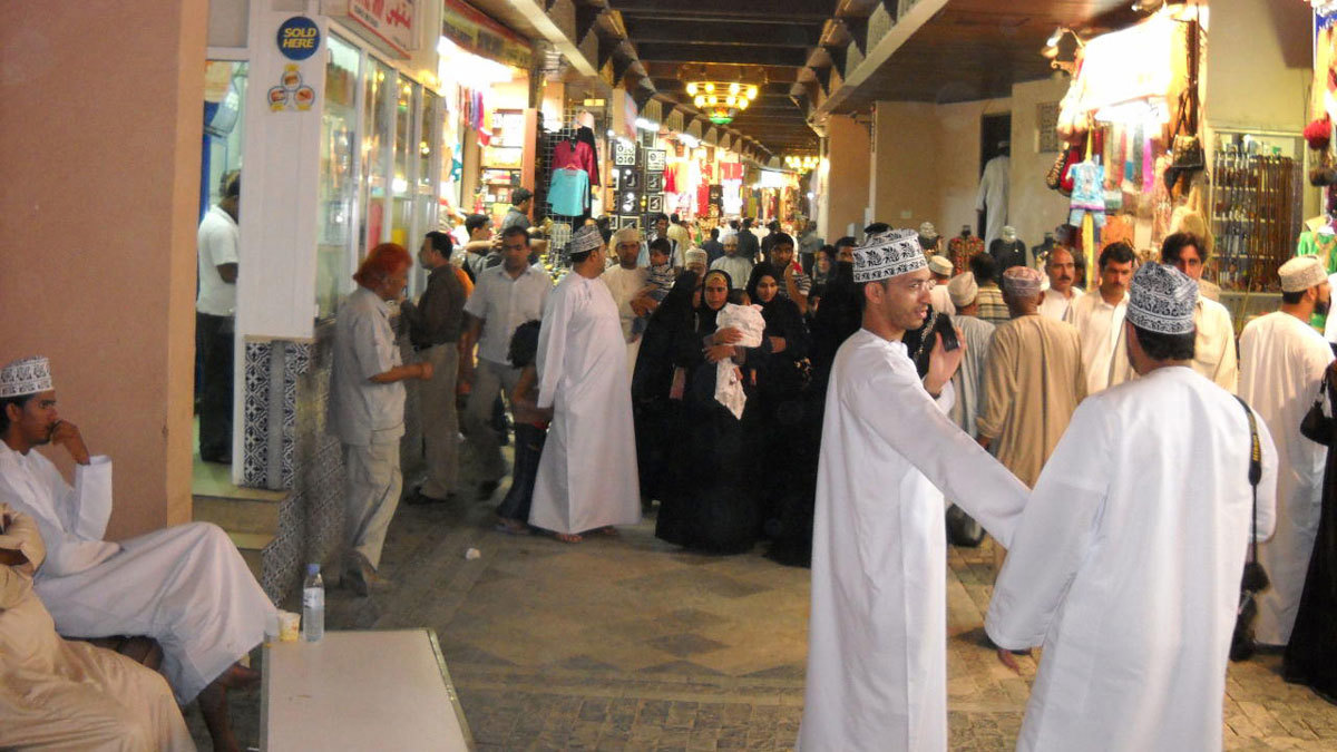 تداعيات كورونا.. أكثر من 270 ألف وافد غادروا سلطنة عمان هذا العام