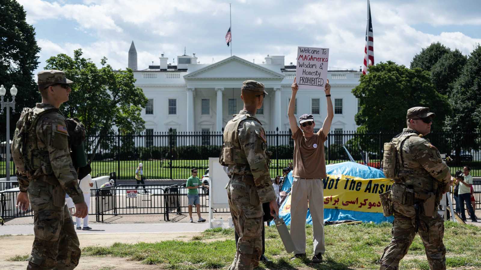 دعوا لعصيان أوامر ترامب.. فيديو المشرّعين يشعل أمريكا