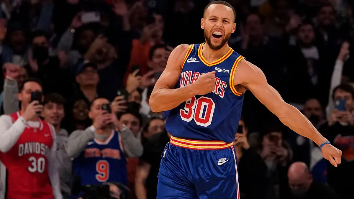 NBA.. ستيفن كري يحقق رقما قياسيا في الرميات الثلاثية بدوري السلة الأمريكي