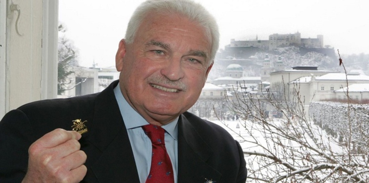 سويسرا تحقق مع مساعد بيكنباور