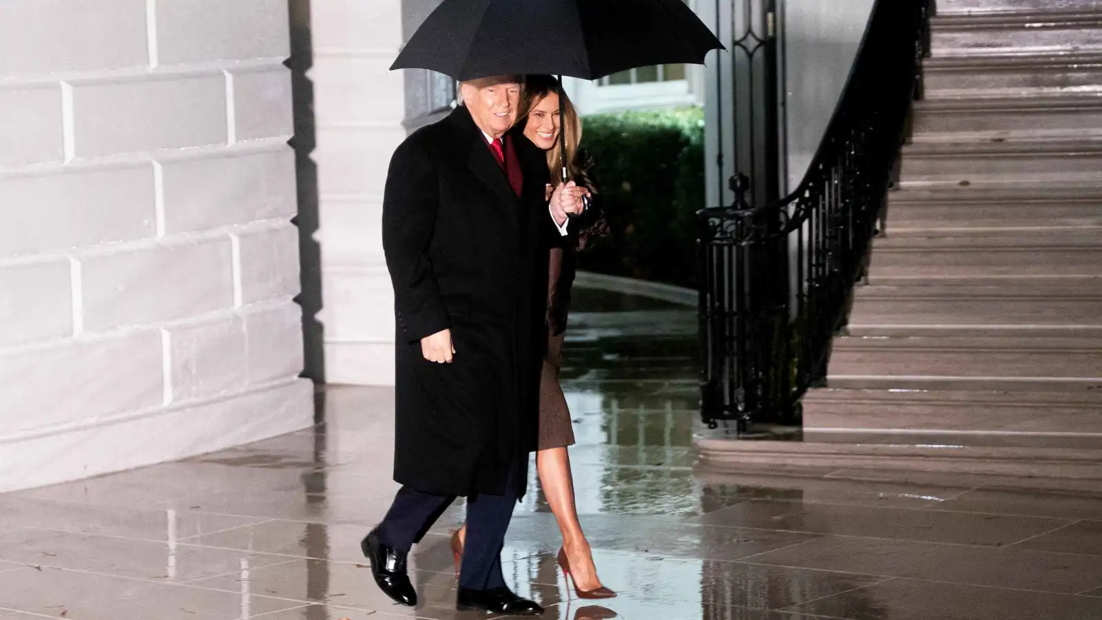 أين كان ترامب لحظة استهداف الحرس الوطني قرب البيت الأبيض؟ (فيديو)