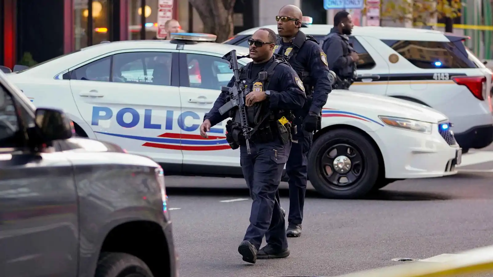 مصرع المنفذ وإصابة 3 داخل مركز للشرطة الأمريكية.. ماذا حدث؟