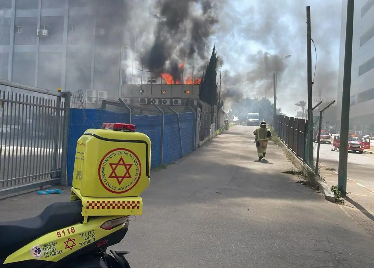 موقع سقوط أحد الصواريخ في تل أبيب