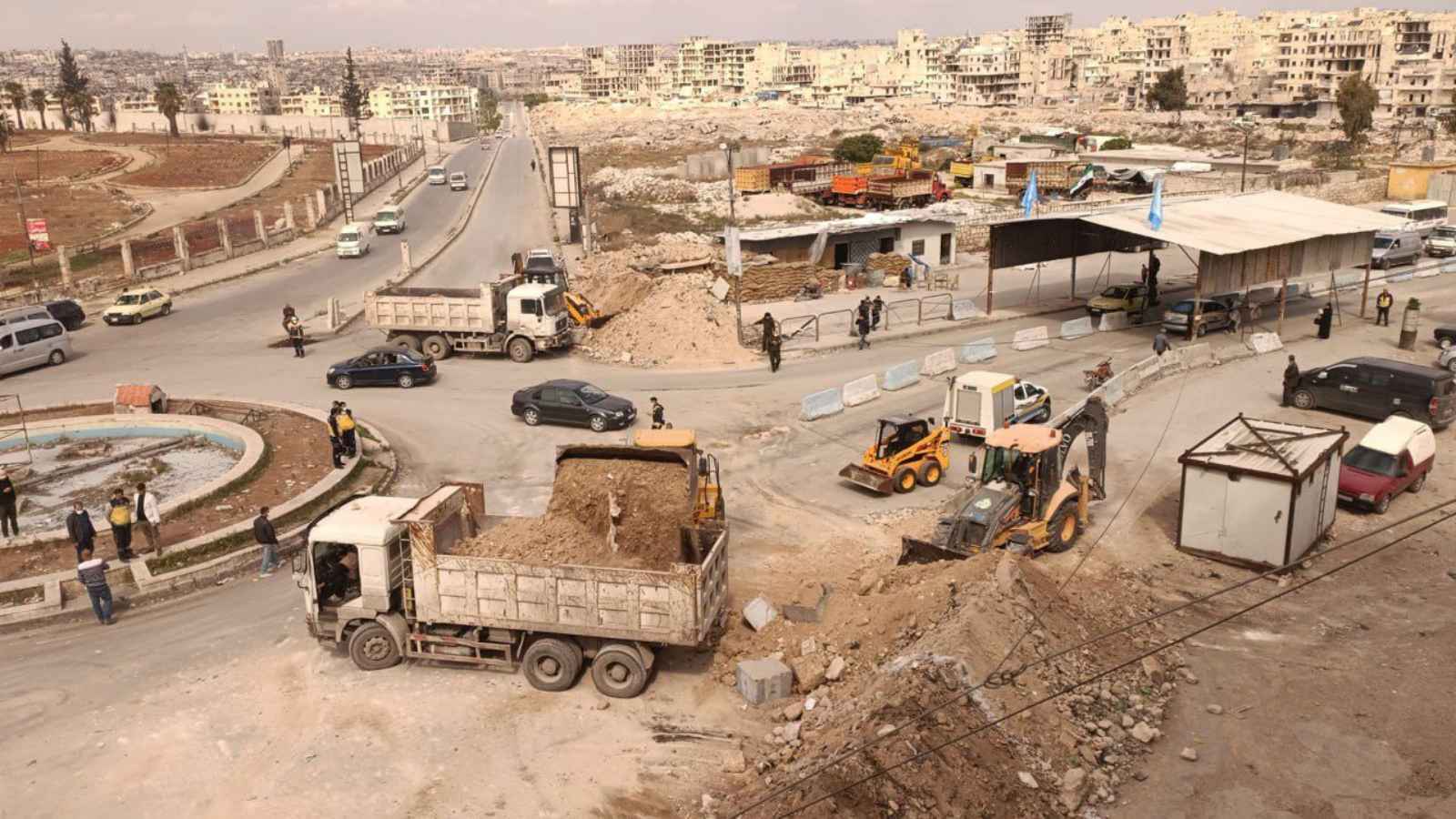 بدء إزالة السواتر الترابية بحيي الشيخ مقصود والأشرفية في حلب