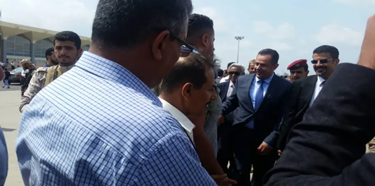 قادمًا من السعودية.. معين عبدالملك يصل عدن لمباشرة عمل الحكومة اليمنية (صور وفيديو)