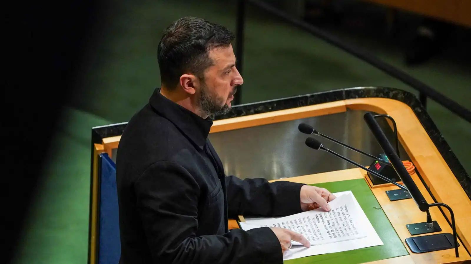 زيلينسكي "يفجر" جدلاً واسعاً.. هل تخلت واشنطن عن كييف؟