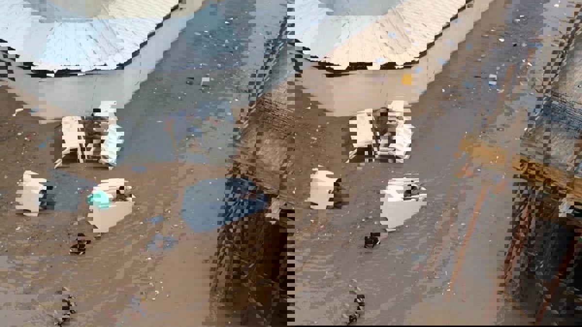 اليمن.. سيول هادرة تغرق الشوارع وتحاصر المناطق السكنية في عدن (فيديو)