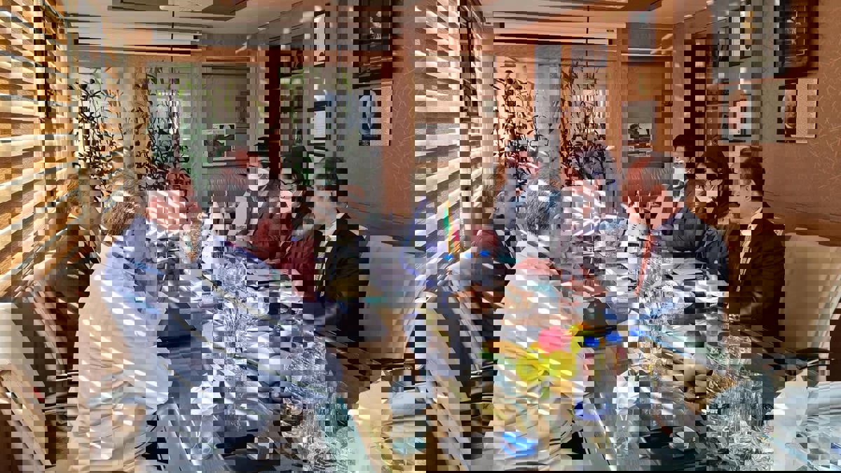 سفير كوريا الجنوبية يثير غضب الإيرانيين بتبرع نادر