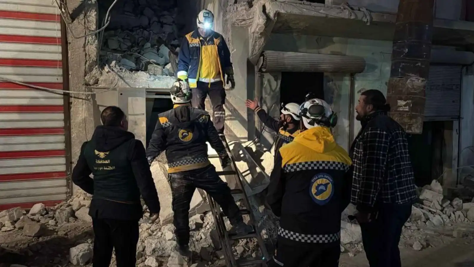 ضحايا إثر انهيار مبنى في حلب (صور)