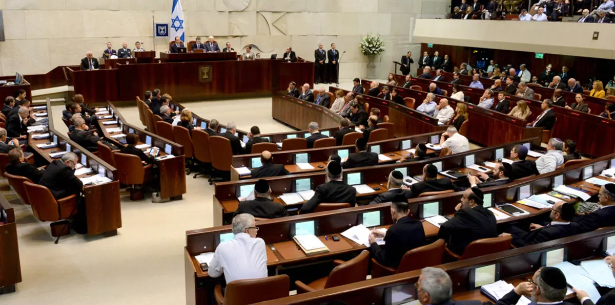 بشكل غير مسبوق.. الكنيست يقر 25 قانونا عنصريا داعما للاحتلال والاستيطان