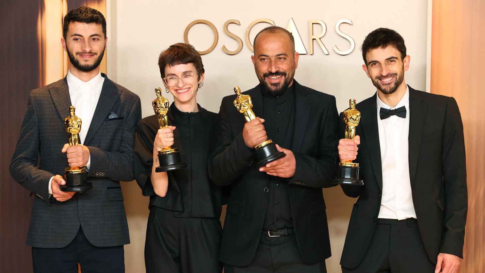 بتهمة إلقاء الحجارة.. إسرائيل تعتقل مخرج فيلم "لا أرض أخرى" (فيديو)