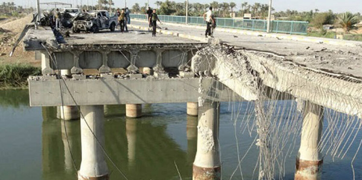 داعش يفجر جسرًا استراتيجيًا لإعاقة عملية تحرير الموصل