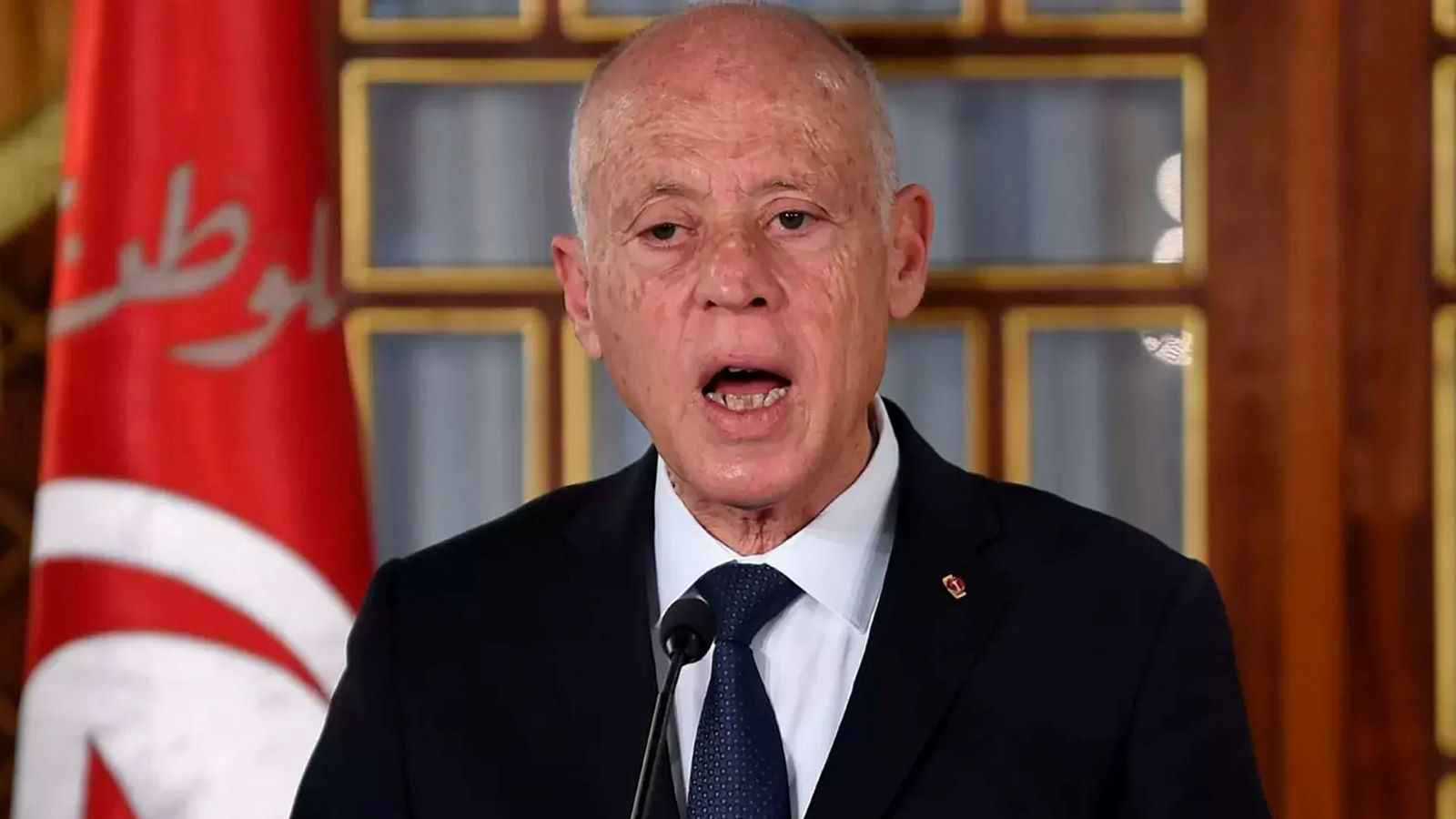 لعدم التزامه بالضوابط الدبلوماسية.. الرئيس التونسي يستدعي سفير الاتحاد الأوروبي