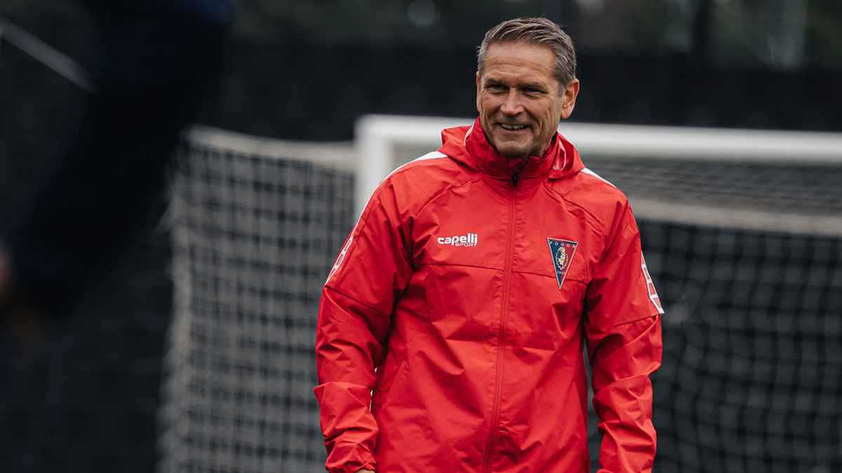 رغم ارتباط اسمه بالأهلي المصري.. توماسبيرغ يتولى رسميا تدريب بوغون البولندي