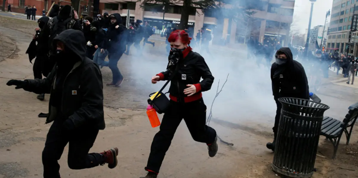 احتجاجات واشنطن تتحول إلى العنف مع تولي ترامب الرئاسة