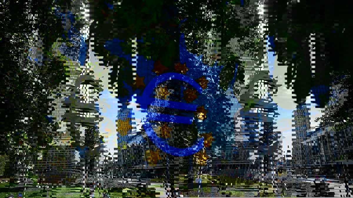 البنك المركزي الأوروبي يرفع الفائدة بمعدل قياسي قدره ربع نقطة