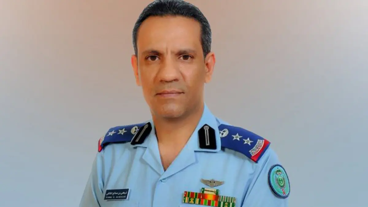 التحالف ينقذ أحد أفراد طاقم سفينة تجارية غرب ميناء الحديدة