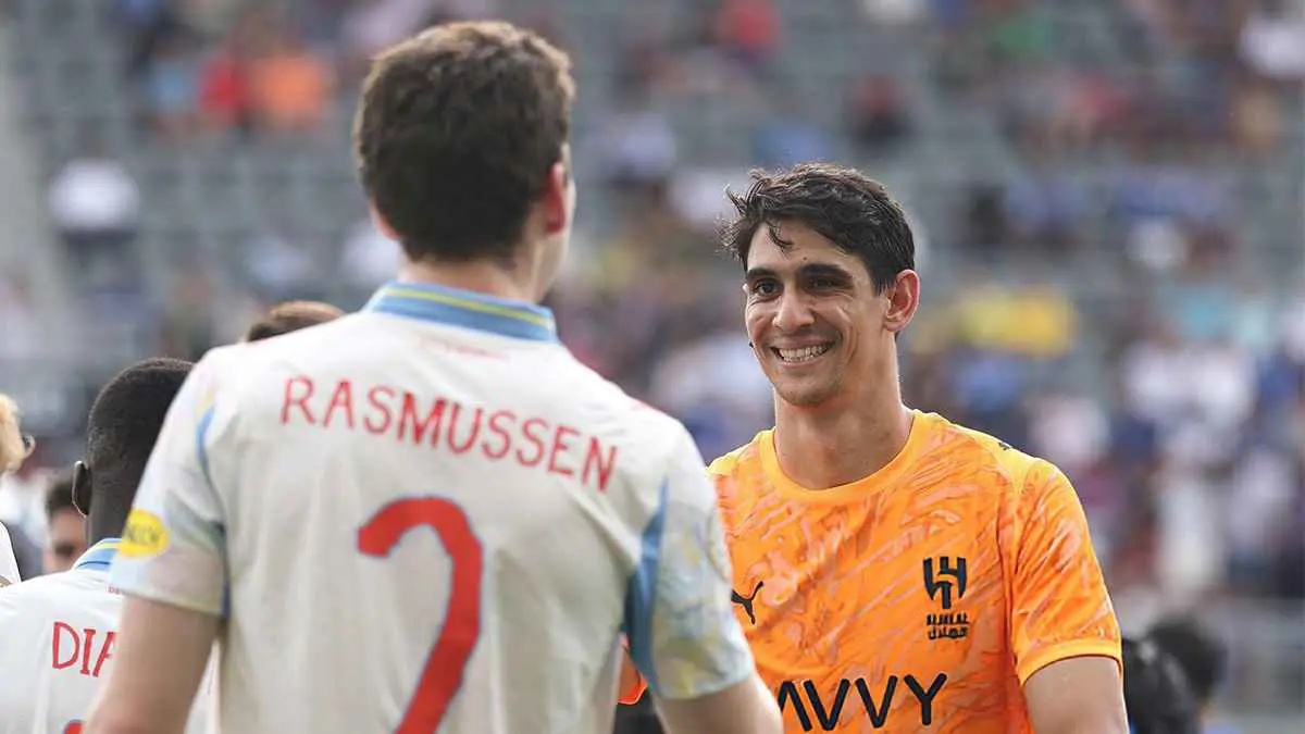 ياسين بونو يحصد أول جائزة في كأس العالم للأندية (صورة)