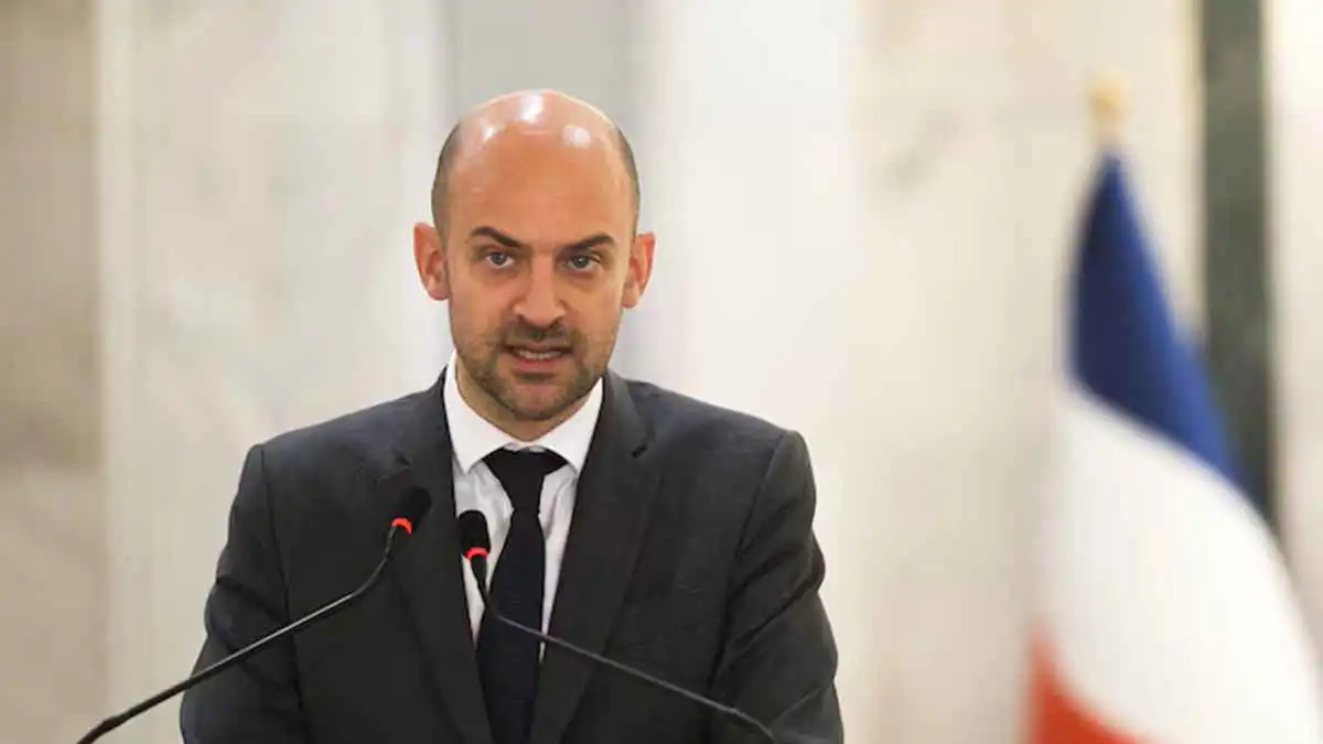 باريس: فرض رسوم في مضيق هرمز "انتهاك للقانون"