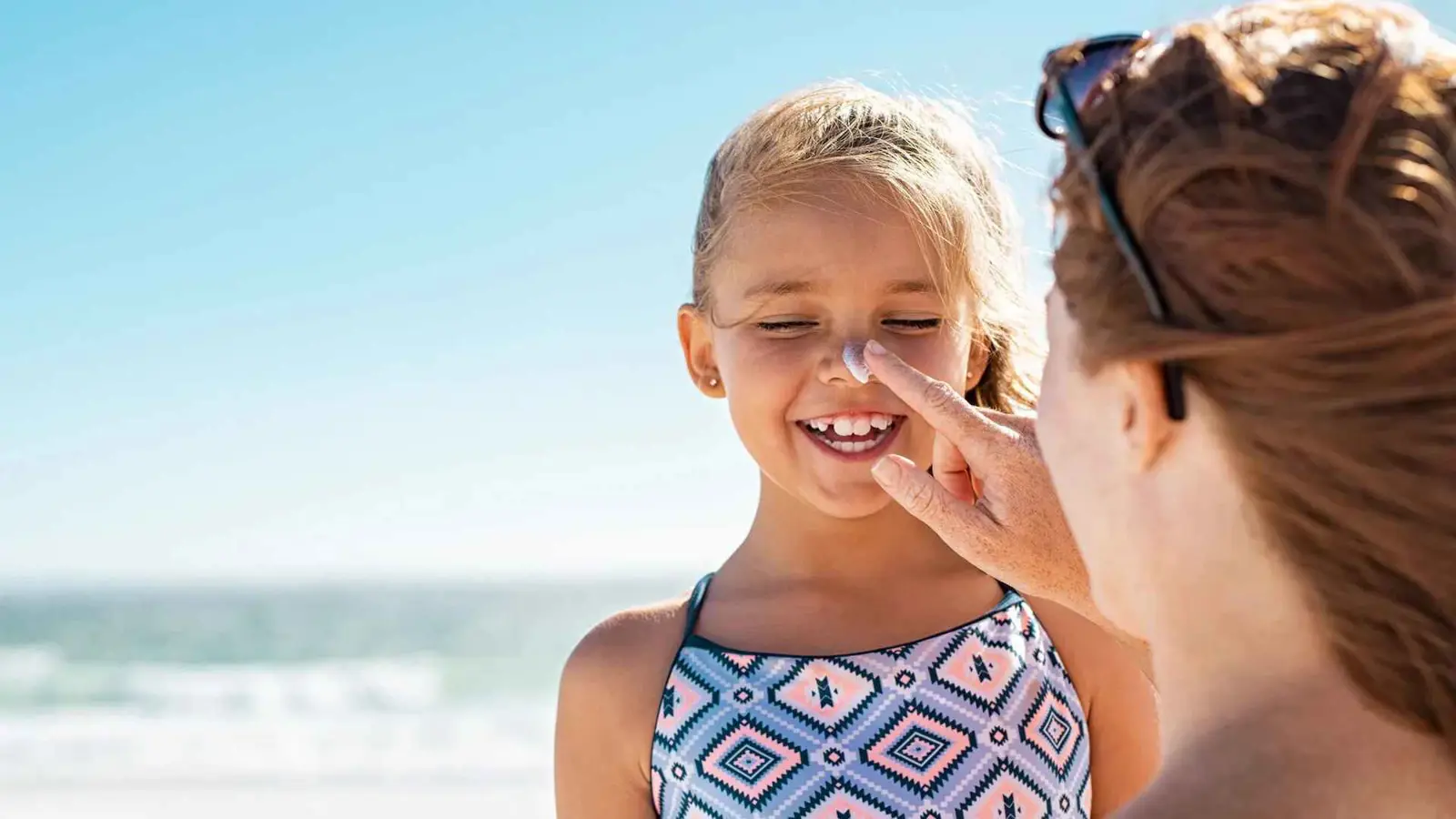 بين الحنان والقسوة.. أسلوبك التربوي يؤثر على دماغ طفلك