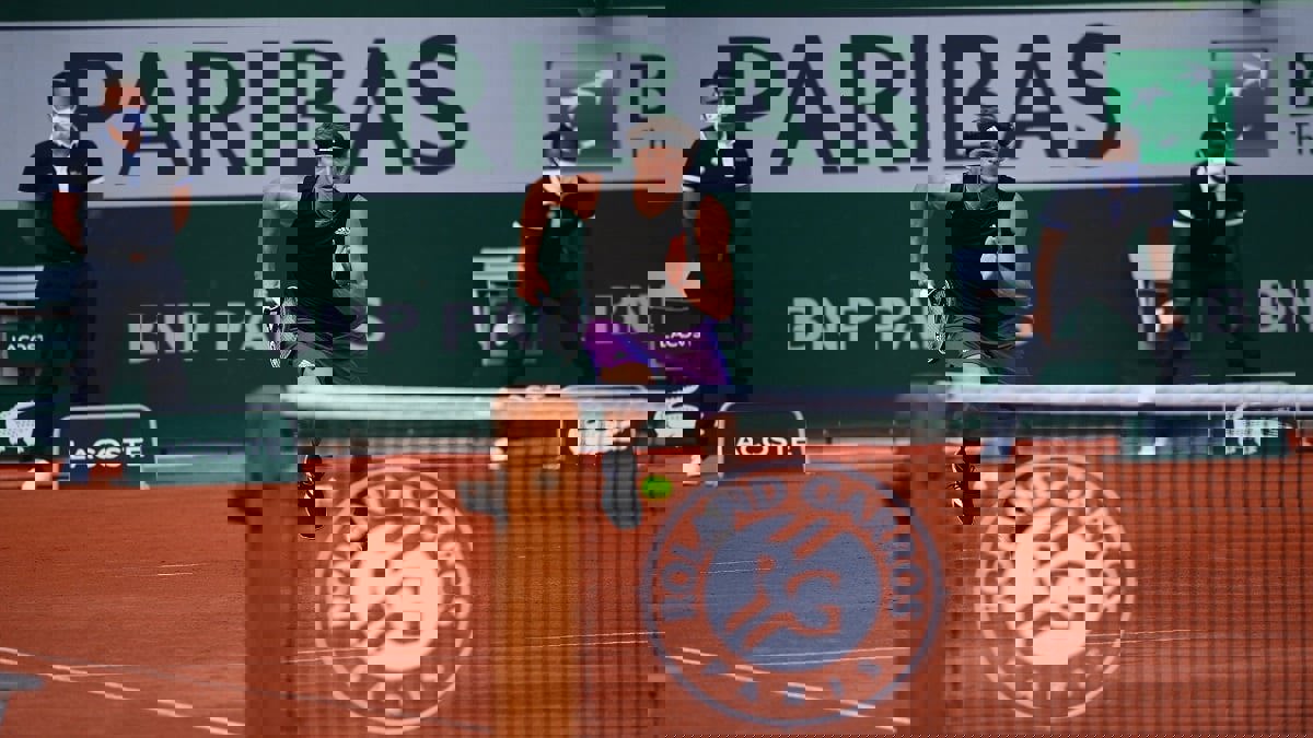 الألماني ألكسندر زفيريف يبلغ نصف النهائي في رولان غاروس لأول مرة