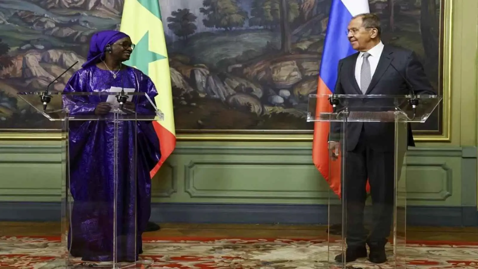 وسط نفور علاقتها مع فرنسا.. هل تتحالف السنغال مع روسيا؟