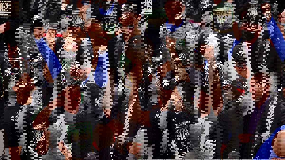 NBA.. ميلووكي باكس يتأهل إلى نهائي دوري كرة السلة الأمريكي بعد فوزه على هوكس