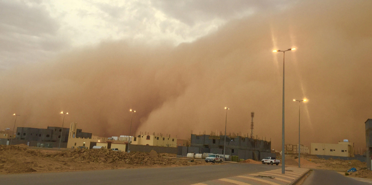 تعليق الدراسة في عدد من المحافظات السعودية بسبب موجة الغبار