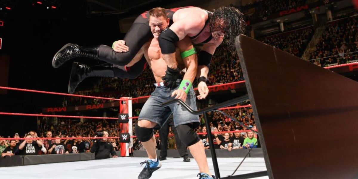 نتائج عرض wwe raw.. جون سينا يحطم كين في معركة بدون قوانين (فيديو)