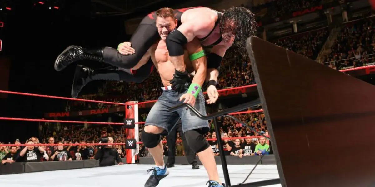 نتائج عرض wwe raw.. جون سينا يحطم كين في معركة بدون قوانين (فيديو)