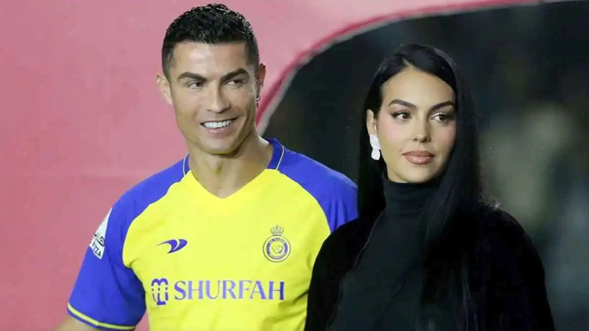 عرضه للبيع.. كريستيانو رونالدو يحدد سعر قصره الفاخر في البرتغال