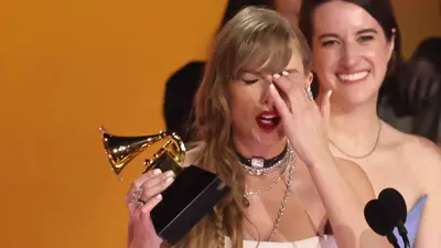 تايلور سويفت تتسلم جائزة ألبوم العام عن ألبوم Midnights عام 2024