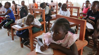 أطفال أفارقة على مقاعد الدراسة