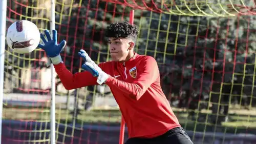 زكرياء رقادة مع قيصري سبور التركي