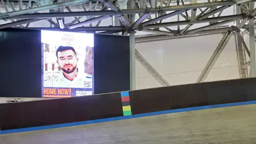 صورة ران غفيلي على شاشة