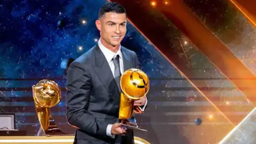 كريستيانو رونالدو مع جائزة "غلوب سوكر"