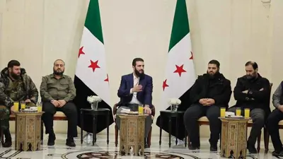 الشرع خلال اجتماع سابق مع قيادات أمنية وعسكرية