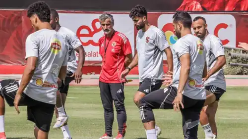 خوسيه ريبيرو مدرب الأهلي في التدريبات
