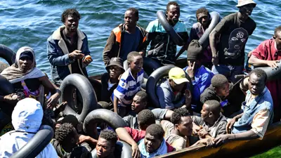 مهاجرون أفارقة يحاولون الفرار إلى أوروبا 