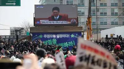 لحظة نطق الحكم بعزل الرئيس