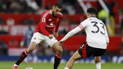 نصير مزراوي في مباراة مانشستر يونايتد وفولهام