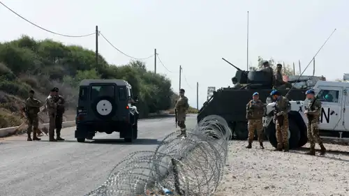 عناصر من اليونيفيل والجيش اللبناني قرب حدود إسرائيل