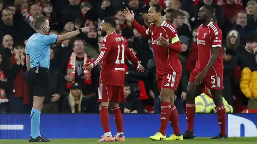 كوانتي في مباراة ليفربول آيندهوفن