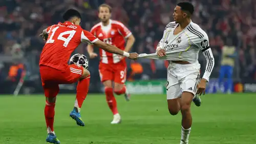 أرنولد حخلال مباراة ريال مدريد وبايرن ميونخ