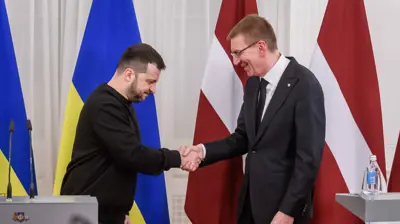 رئيسا لاتفيا وأوكرانيا