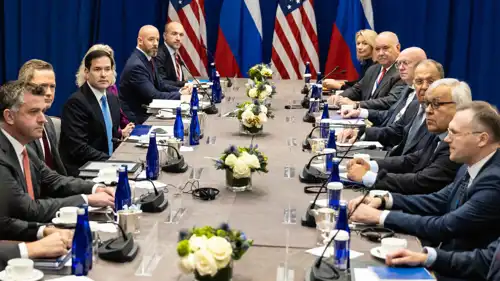خلال لقاء الوفدين الأمريكي والروسي