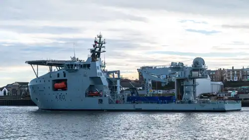 سفينة RFA Proteus في ميناء بريطاني