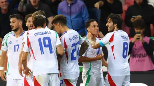 احتفال لاعبي منتخب إيطاليا